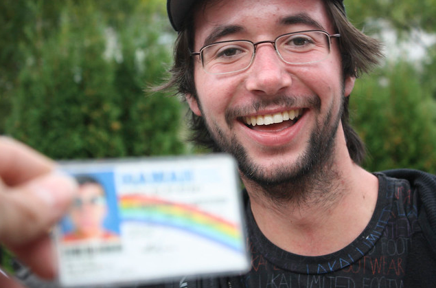 is it illegal to buy a fake id online